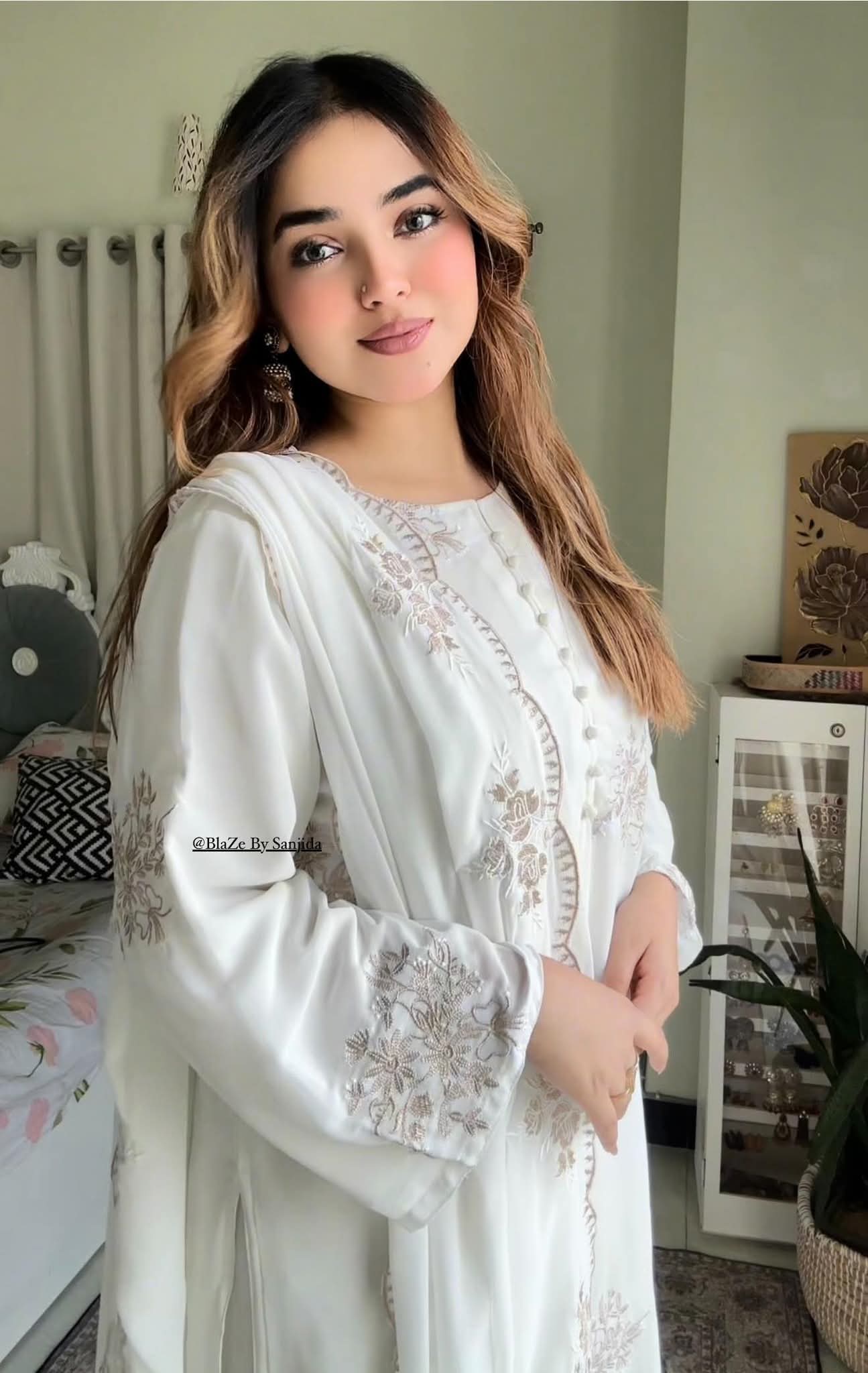 সাদা বাহার থ্রি পিস